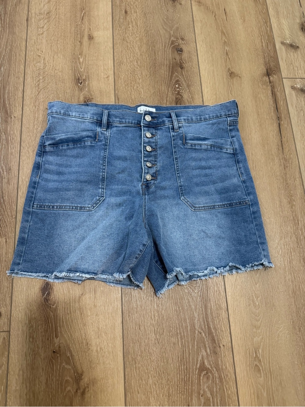 Nicole Miller Medium Blue Button-Front Frayed Hem Denim Shorts
